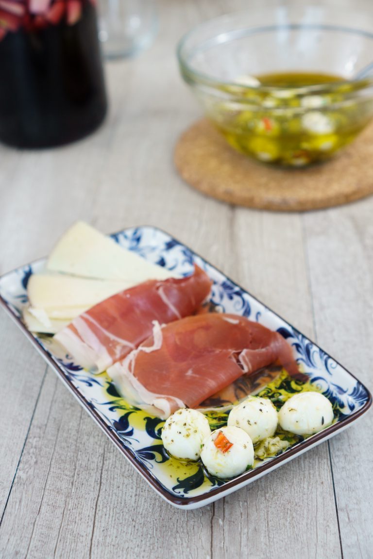 Olive Oil and Garlic Mozzarella Balls The Cookware Geek