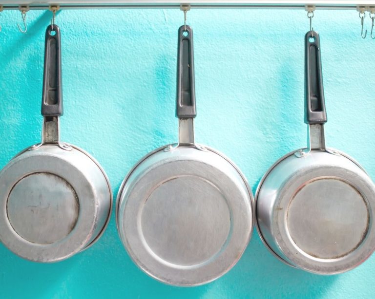 Saucepan vs Pot What Are The Main Differences? The Cookware Geek
